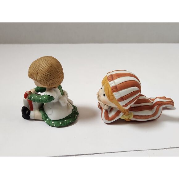 Enesco Country Cousins Christmas Figurines – Set of 2 | 1980s Vintage Decor - Picture 8 of 14